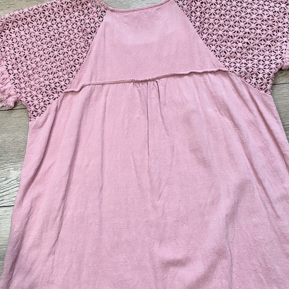 Umgee Crochet Sleeve Fringe Linen Blend Top - Picture 13 of 14